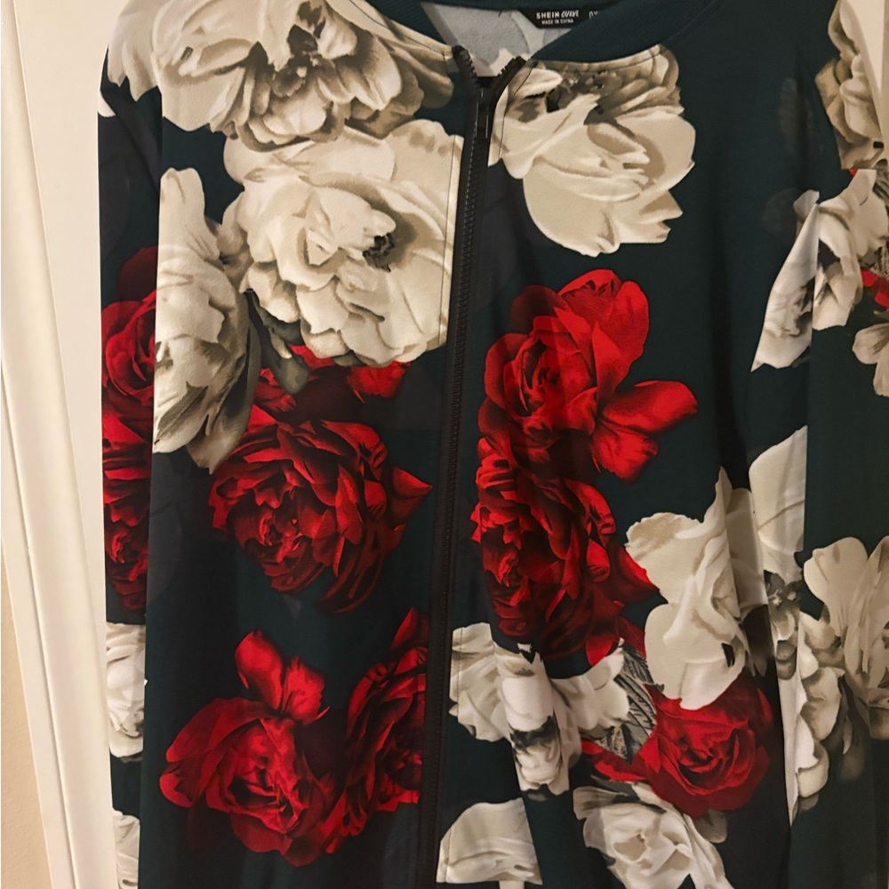PRE OWNED Floral Zip-Up Jacket with Red & White Roses w/zipper SIZE 0XL